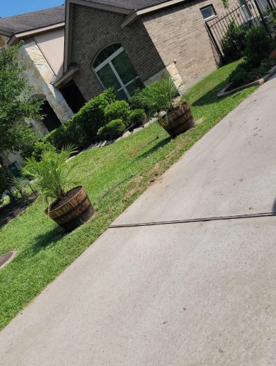 Espinoza’s Lawn Service espinozalawnservice.com
